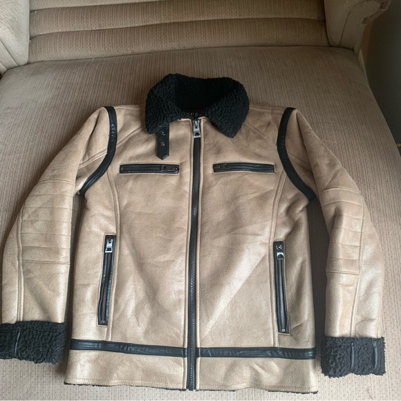 Guess shearling jacket. Xs - Picture 2 of 6